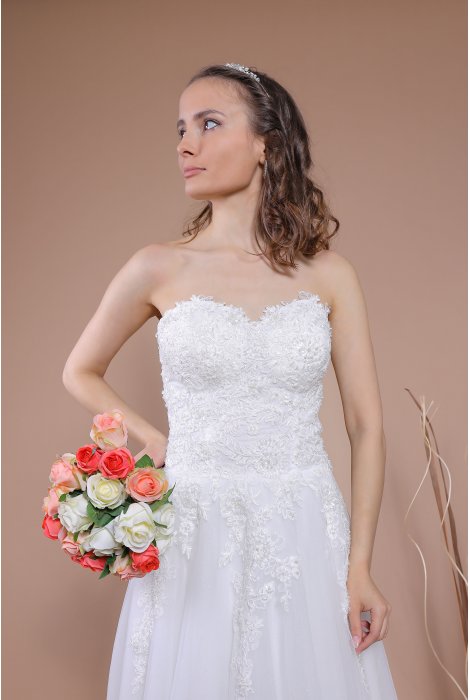 Hochzeitskleid für braut von Schantal, Kollektion Traum, Modell 28043. Foto 4