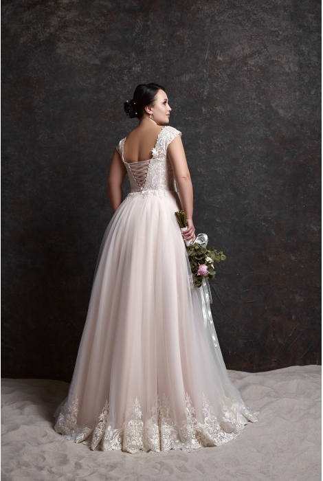 Hochzeitskleid für braut von Schantal, Kollektion Queen XXL, Modell 28053. Foto 2