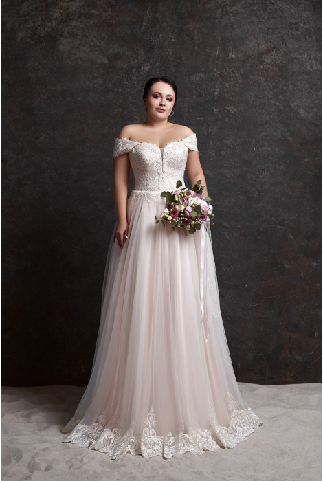 Hochzeitskleid für braut von Schantal, Kollektion Queen XXL, Modell 28053. Foto 3
