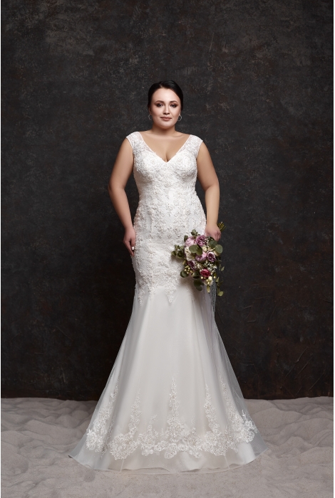 Hochzeitskleid für braut von Schantal, Kollektion Queen XXL, Modell 28057. Foto 1