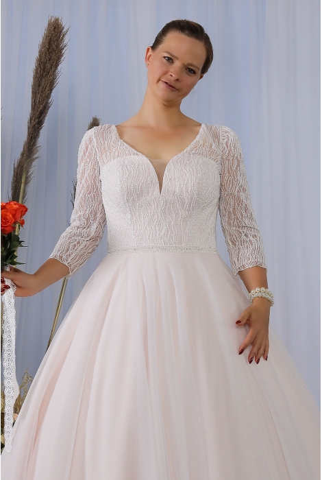 Hochzeitskleid für braut von Schantal, Kollektion Queen XXL, Modell 28410 XXL. Foto 2