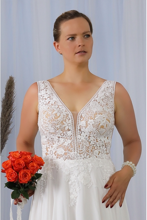 Hochzeitskleid für braut von Schantal, Kollektion Queen XXL, Modell 28411 XXL. Foto 2