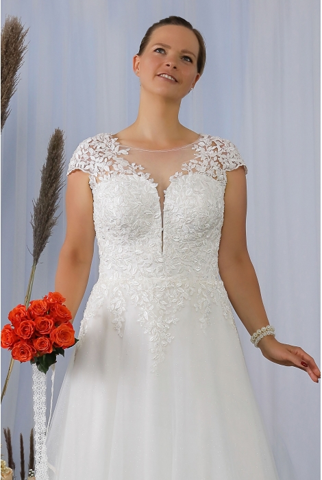 Hochzeitskleid für braut von Schantal, Kollektion Queen XXL, Modell 28412 XXL. Foto 2