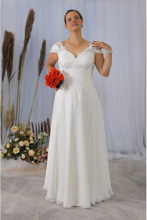 Hochzeitskleid für braut von Schantal, Kollektion Queen XXL, Modell 28413 XXL. Foto 1