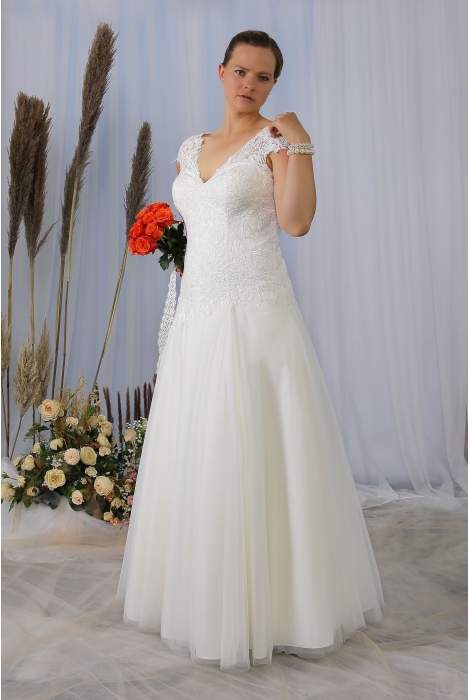 Hochzeitskleid für braut von Schantal, Kollektion Queen XXL, Modell 28414 XXL. Foto 2