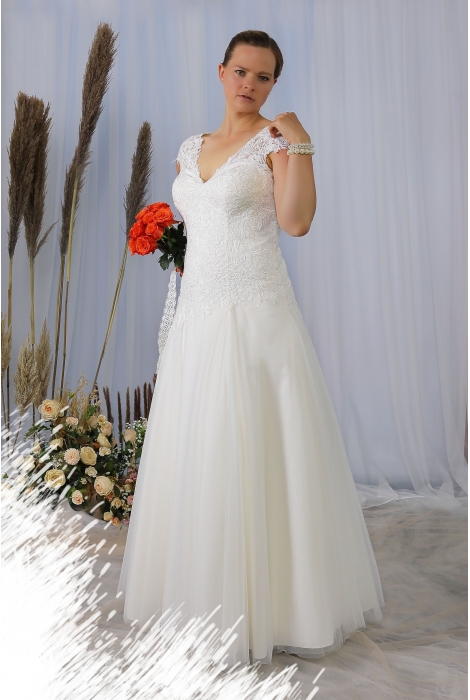 Hochzeitskleid für braut von Schantal, Kollektion Queen XXL, Modell 28414 XXL. Foto 1