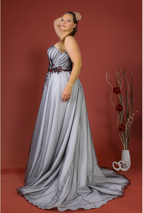 Hochzeitskleid für braut von Schantal, Kollektion Queen XXL, Modell 52002-2. Foto 4