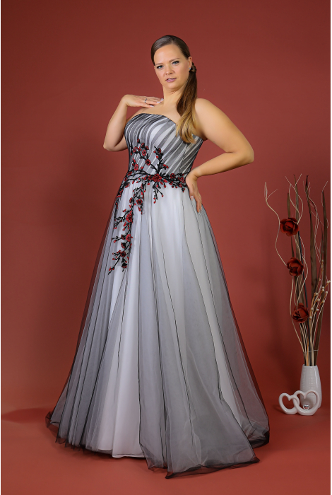 Hochzeitskleid für braut von Schantal, Kollektion Queen XXL, Modell 52002-2. Foto 5