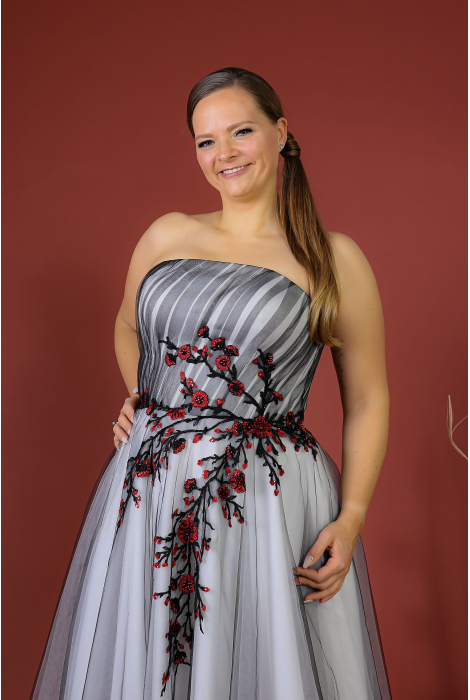 Hochzeitskleid für braut von Schantal, Kollektion Queen XXL, Modell 52002-2. Foto 2