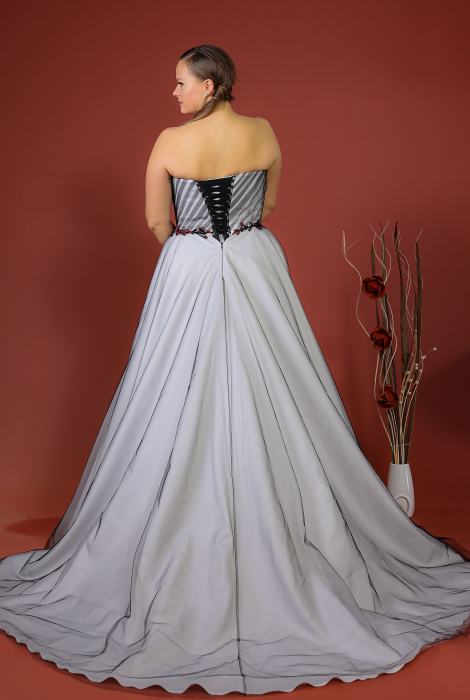 Hochzeitskleid für braut von Schantal, Kollektion Queen XXL, Modell 52002-2. Foto 6