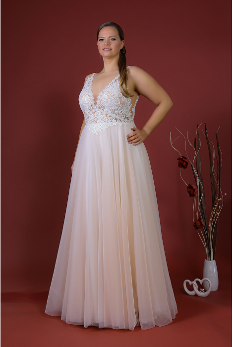 Hochzeitskleid für braut von Schantal, Kollektion Queen XXL, Modell 52003. Foto 4