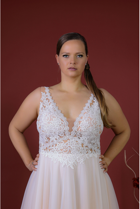 Hochzeitskleid für braut von Schantal, Kollektion Queen XXL, Modell 52003. Foto 3