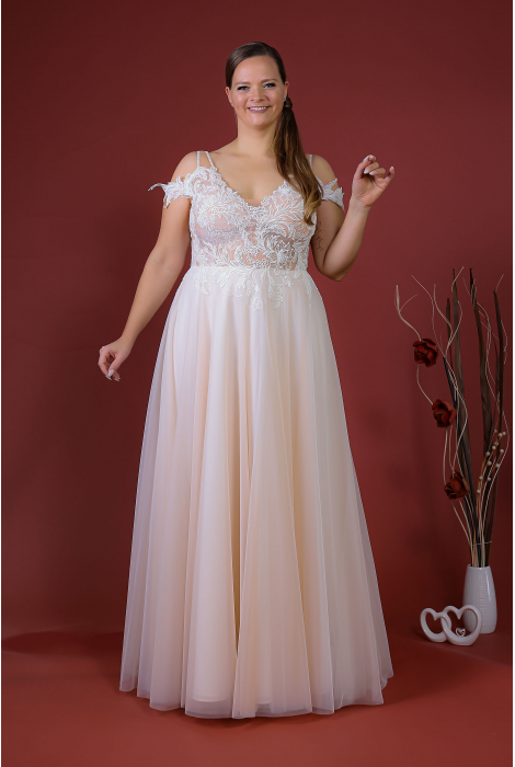 Hochzeitskleid für braut von Schantal, Kollektion Queen XXL, Modell 52006. Foto 1