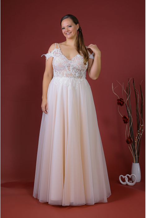 Hochzeitskleid für braut von Schantal, Kollektion Queen XXL, Modell 52006. Foto 3