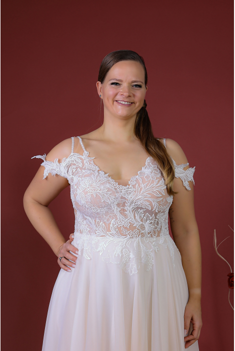 Hochzeitskleid für braut von Schantal, Kollektion Queen XXL, Modell 52006. Foto 2