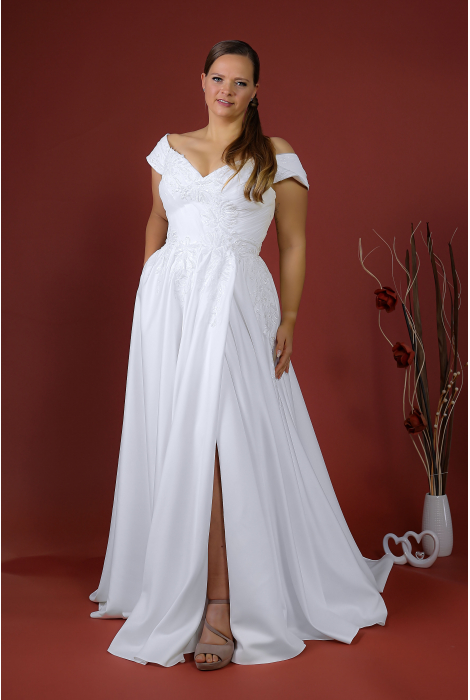 Hochzeitskleid für braut von Schantal, Kollektion Queen XXL, Modell 52009. Foto 4
