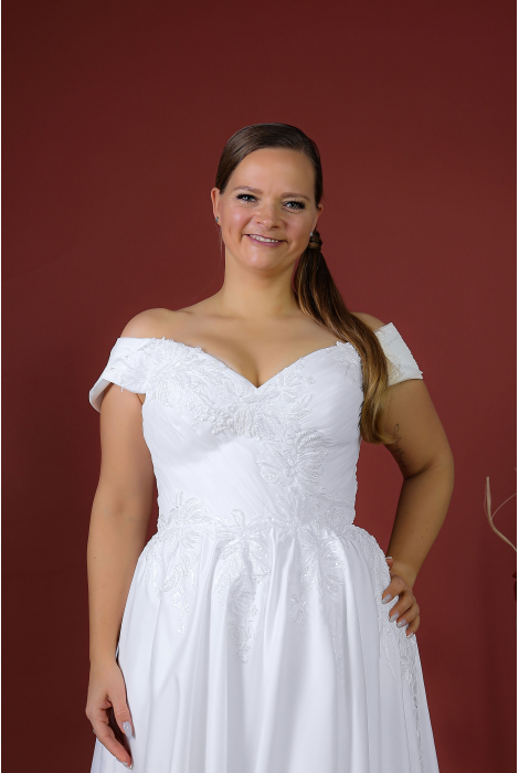 Hochzeitskleid für braut von Schantal, Kollektion Queen XXL, Modell 52009. Foto 2
