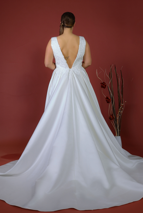 Hochzeitskleid für braut von Schantal, Kollektion Queen XXL, Modell 52012. Foto 6