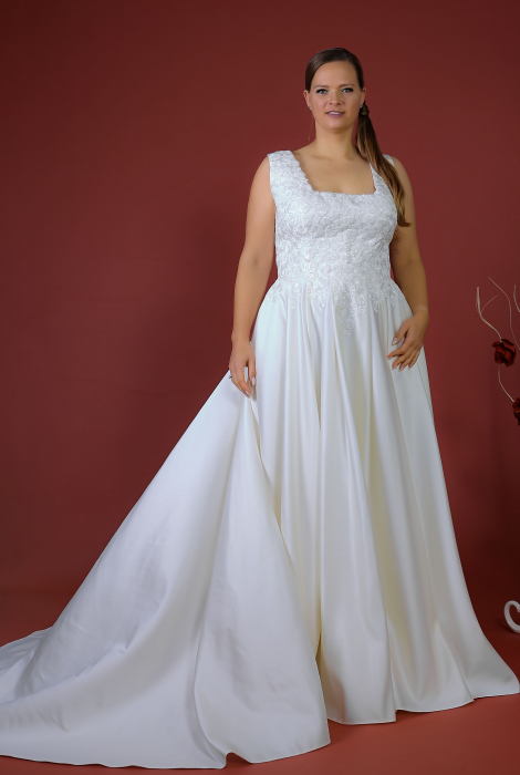 Hochzeitskleid für braut von Schantal, Kollektion Queen XXL, Modell 52012. Foto 1