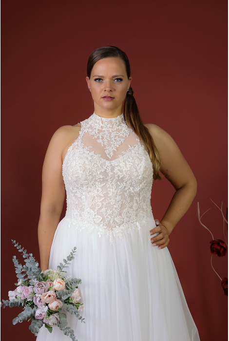 Hochzeitskleid für braut von Schantal, Kollektion Queen XXL, Modell 52024. Foto 2
