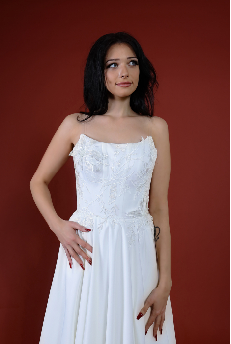 Hochzeitskleid für braut von Schantal, Kollektion Kiara, Modell 52032. Foto 2