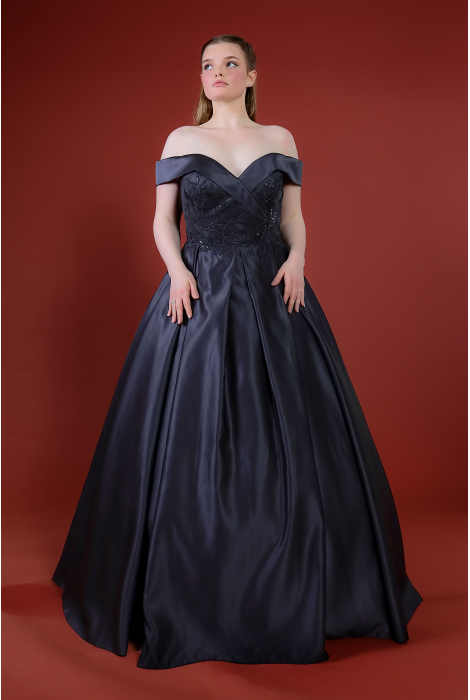 Schantal Bridal Dress, Queen XXL Collection, Model 52036. Photo 3
