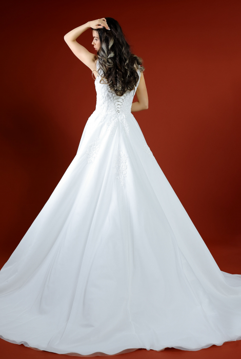 Hochzeitskleid für braut von Schantal, Kollektion Kiara, Modell 52049. Foto 6