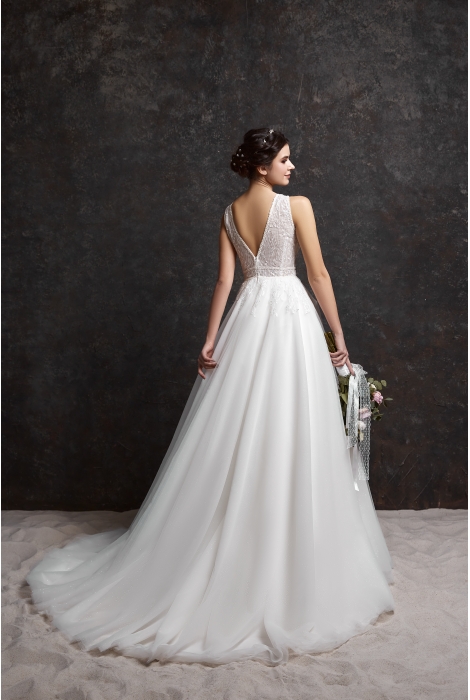 Hochzeitskleid für braut von Schantal, Kollektion Pilar, Modell 28055. Foto 2