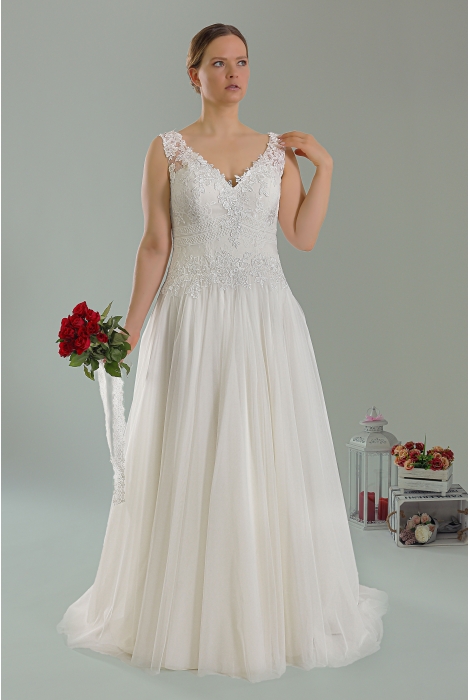 Hochzeitskleid für braut von Schantal, Kollektion Queen XXL, Modell 2221 XXL. Foto 3