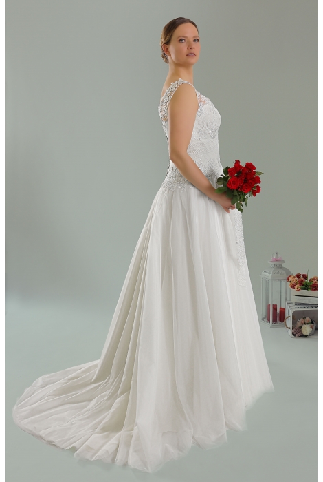 Hochzeitskleid für braut von Schantal, Kollektion Queen XXL, Modell 2221 XXL. Foto 1