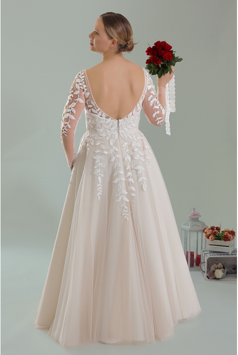 Hochzeitskleid für braut von Schantal, Kollektion Queen XXL, Modell 2224 XXL. Foto 3