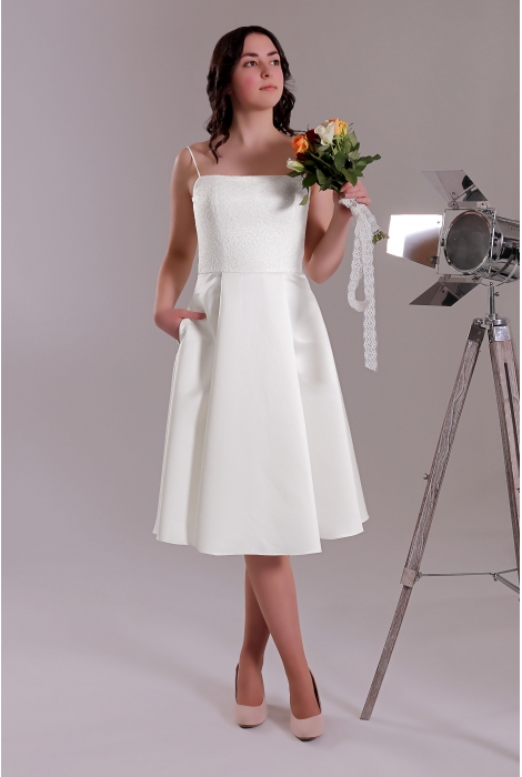 Hochzeitskleid für braut von Schantal, Kollektion Kurze Kleider, Modell 2226. Foto 1