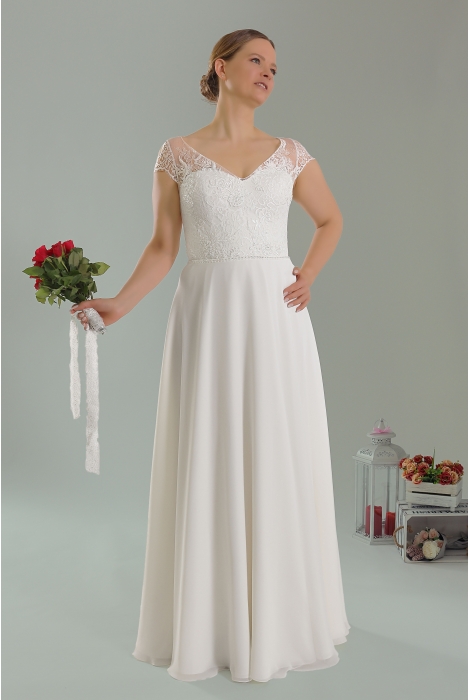 Hochzeitskleid für braut von Schantal, Kollektion Queen XXL, Modell 2237 XXL. Foto 3