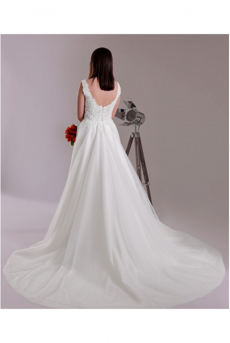 Hochzeitskleid für braut von Schantal, Kollektion Butterfly, Modell 28416. Foto 3
